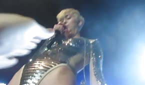 Miley Cyrus lässt sich berühren
